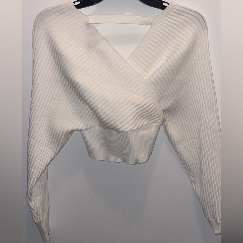 5/20$ White Crossbody Cropped Knit Sweater